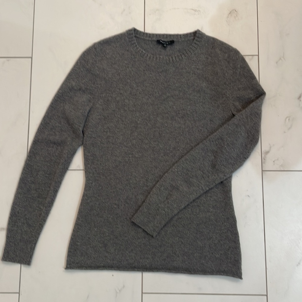 100% cashmere soft grey sweater by Lafayette 148